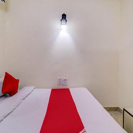 Hotel O Rs Hotels Near Pitampura Metro 德里 外观 照片