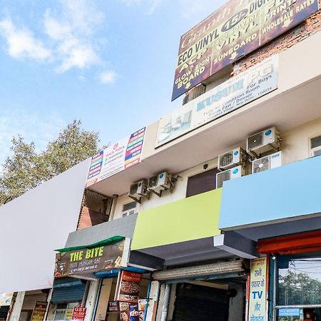 Hotel O Rs Hotels Near Pitampura Metro 德里 外观 照片