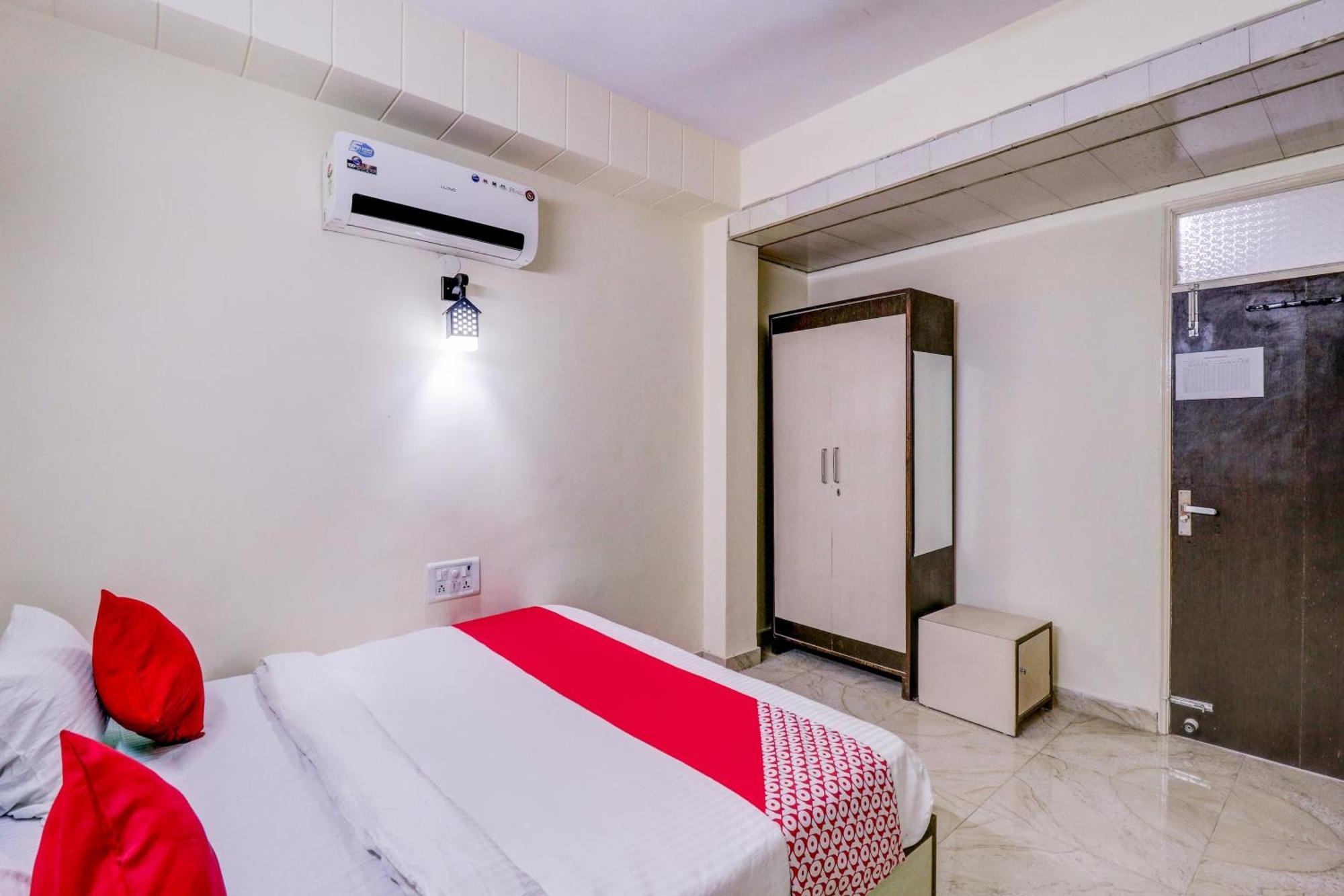 Hotel O Rs Hotels Near Pitampura Metro 德里 外观 照片