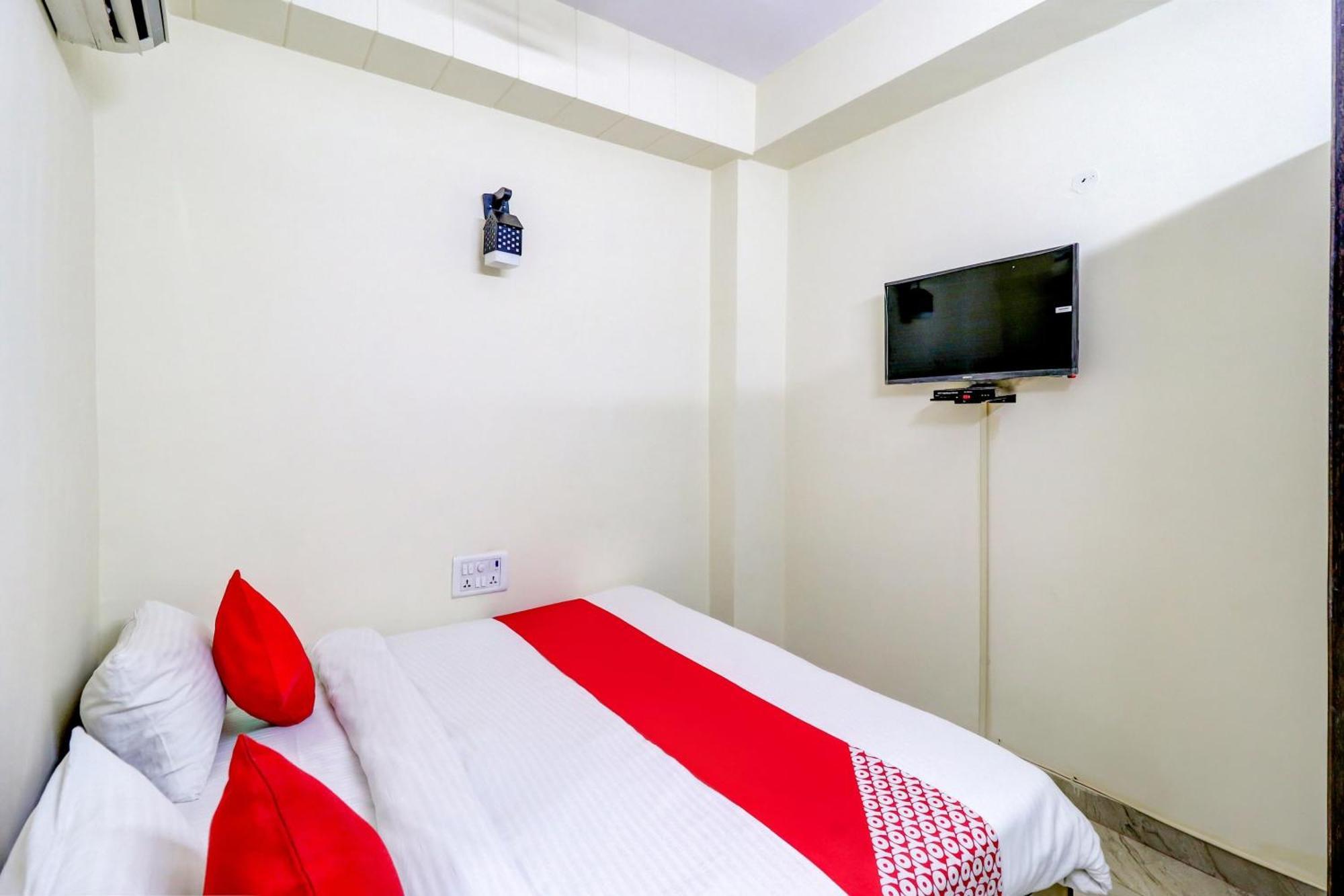 Hotel O Rs Hotels Near Pitampura Metro 德里 外观 照片
