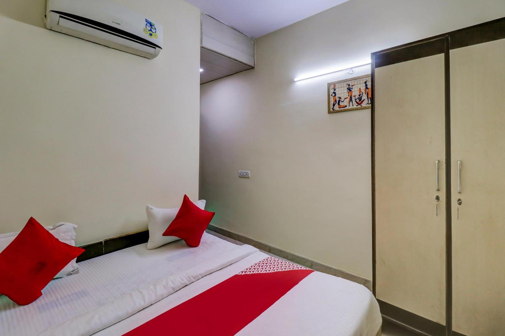 Hotel O Rs Hotels Near Pitampura Metro 德里 外观 照片