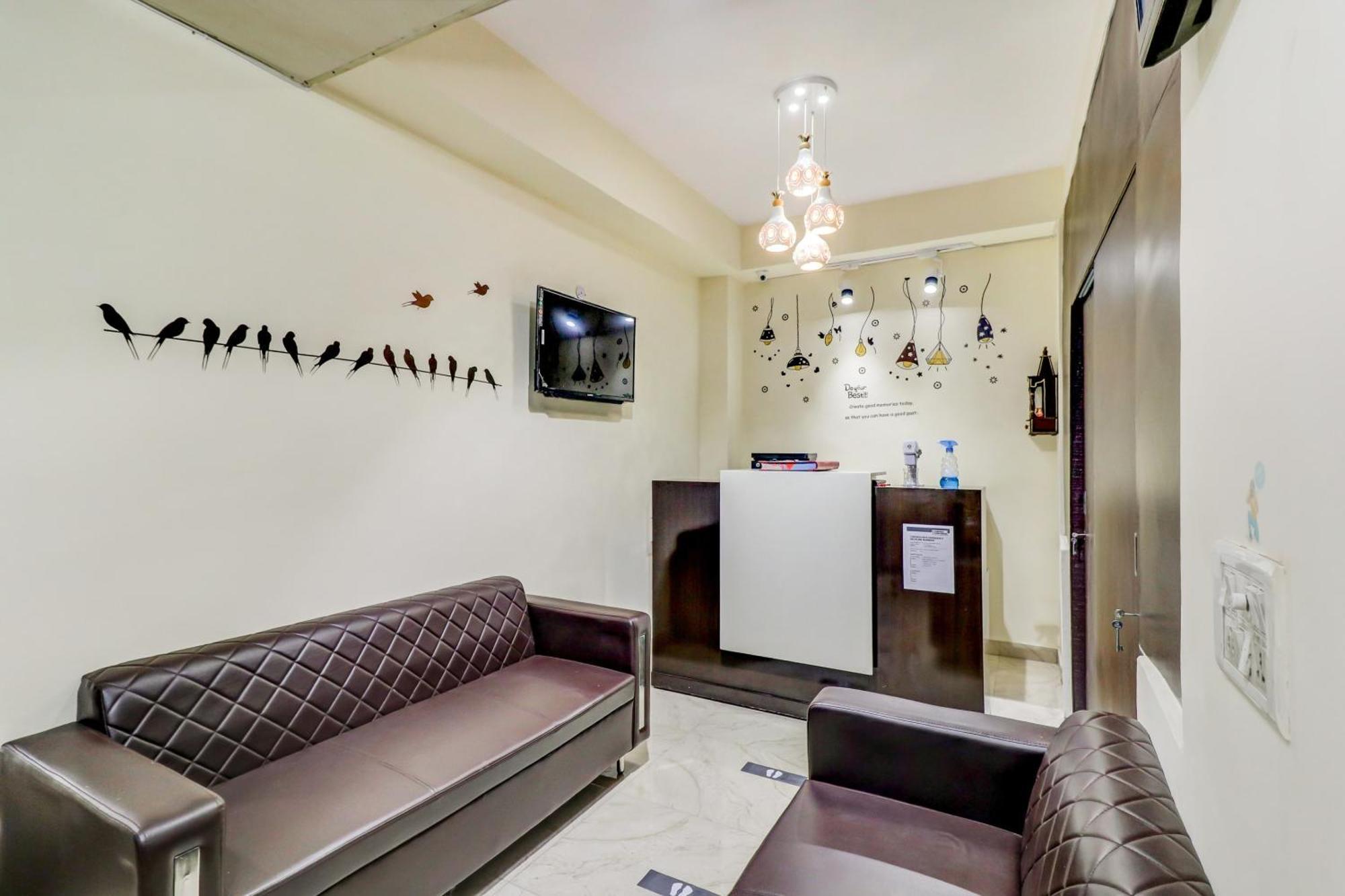 Hotel O Rs Hotels Near Pitampura Metro 德里 外观 照片