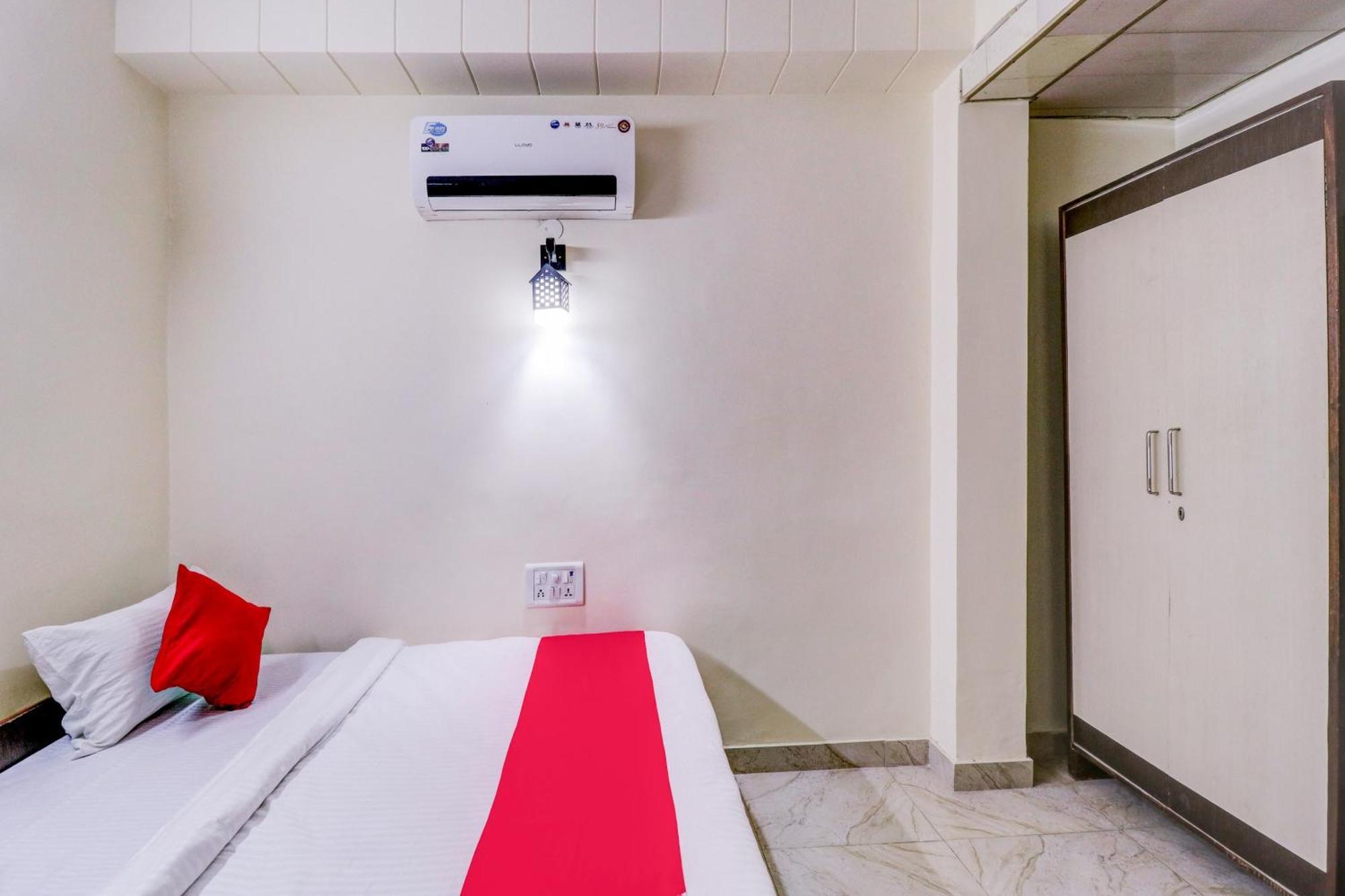 Hotel O Rs Hotels Near Pitampura Metro 德里 外观 照片