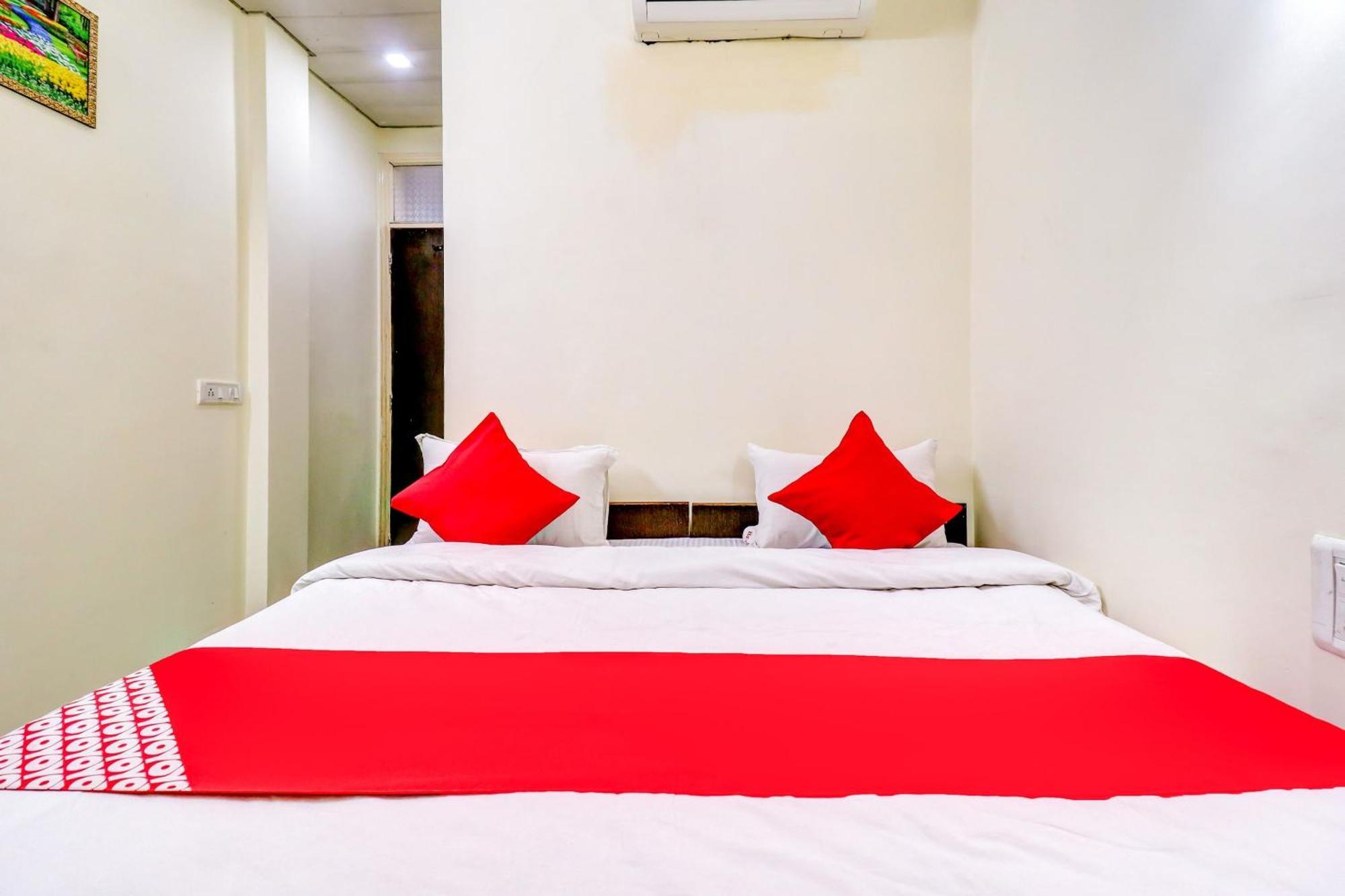 Hotel O Rs Hotels Near Pitampura Metro 德里 外观 照片