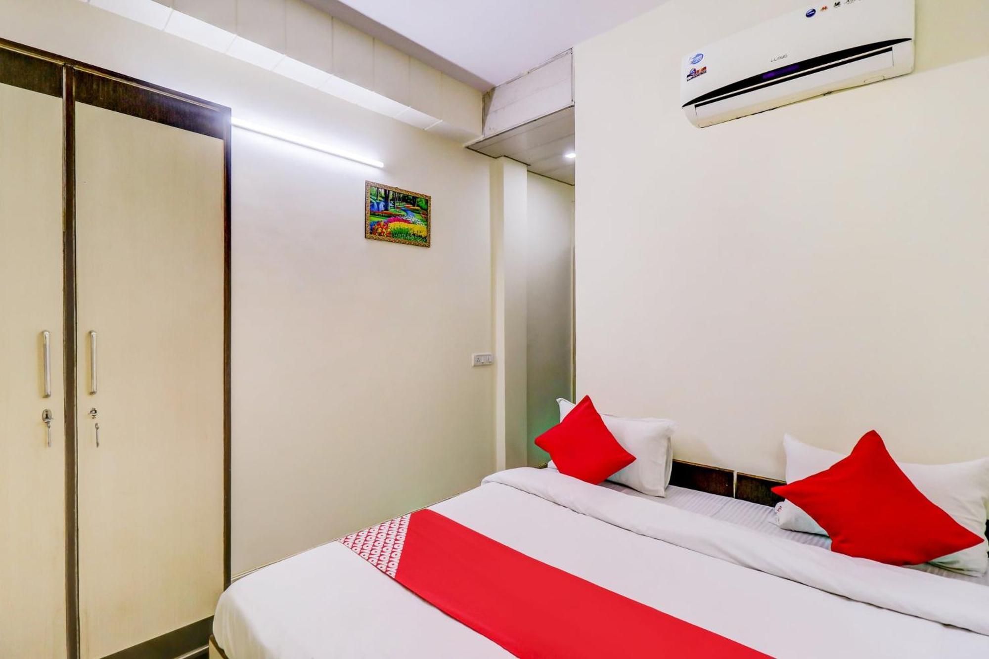 Hotel O Rs Hotels Near Pitampura Metro 德里 外观 照片