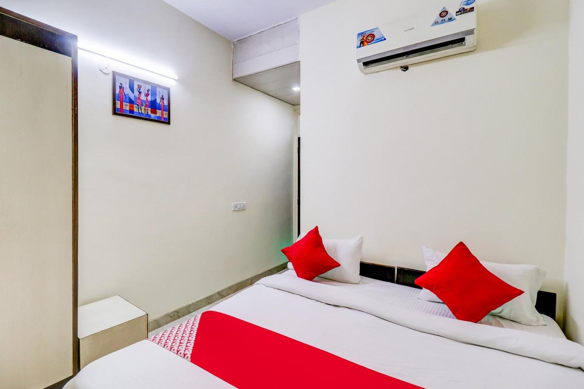 Hotel O Rs Hotels Near Pitampura Metro 德里 外观 照片