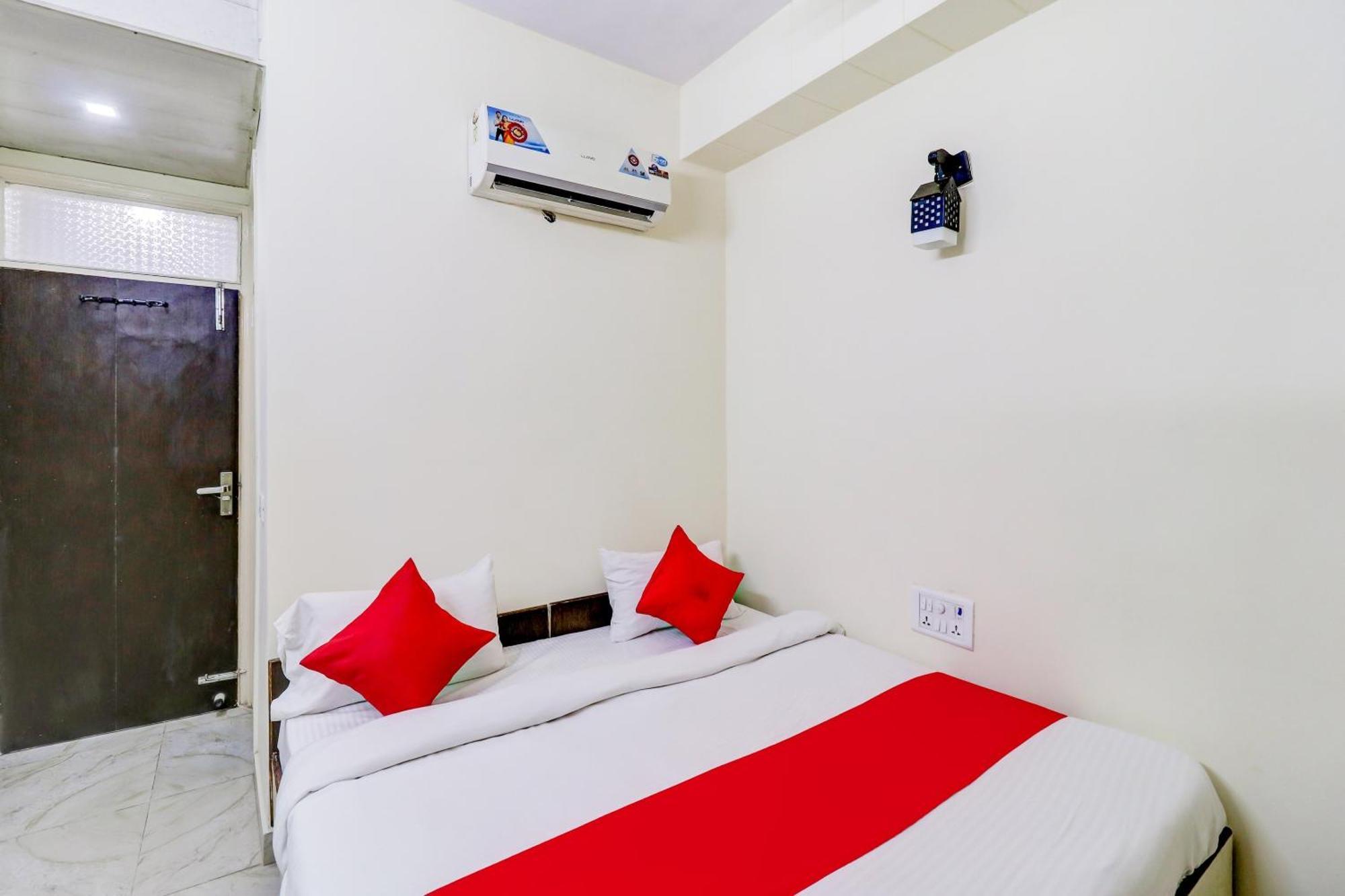 Hotel O Rs Hotels Near Pitampura Metro 德里 外观 照片