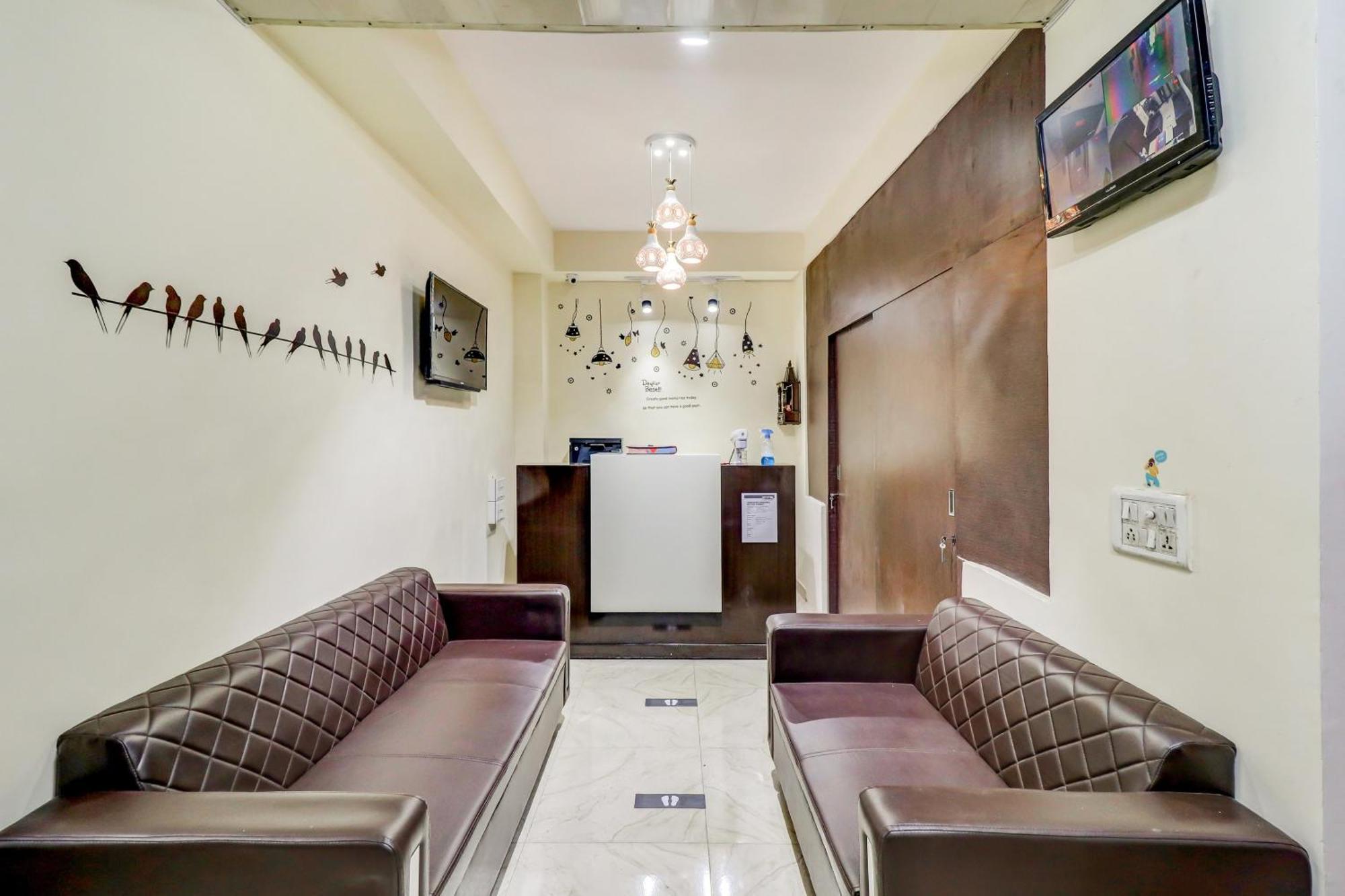 Hotel O Rs Hotels Near Pitampura Metro 德里 外观 照片
